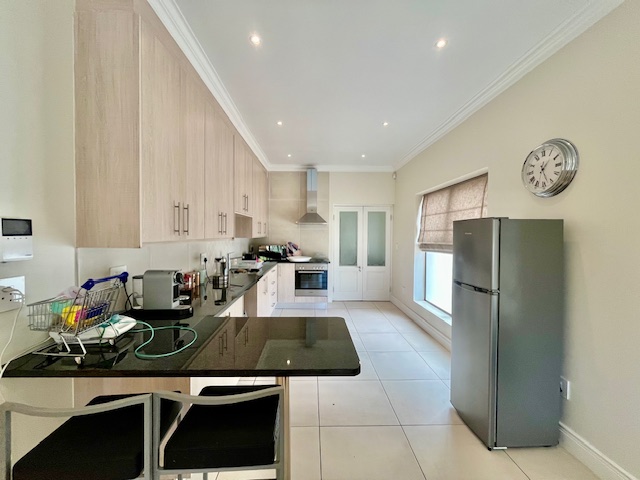 To Let 2 Bedroom Property for Rent in Bishopscourt Western Cape